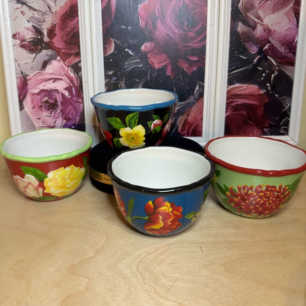 Set of 4 Oneida “Arosa” dessert/dipping floral bowls